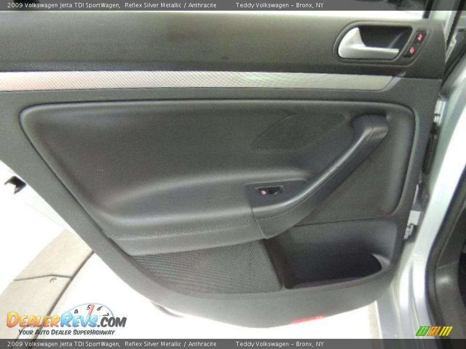 2009 Volkswagen Jetta TDI SportWagen Reflex Silver Metallic / Anthracite Photo #10