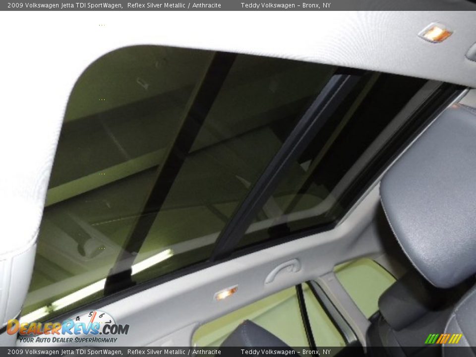 2009 Volkswagen Jetta TDI SportWagen Reflex Silver Metallic / Anthracite Photo #25