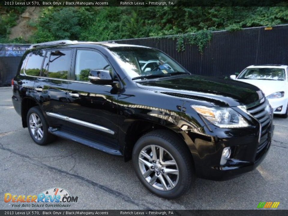 Front 3/4 View of 2013 Lexus LX 570 Photo #6