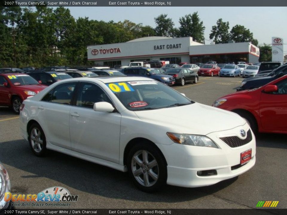 2007 Toyota Camry SE Super White / Dark Charcoal Photo #1