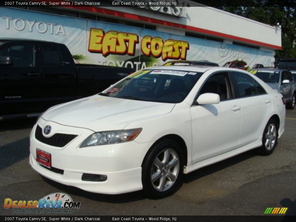 2007 Toyota Camry SE Super White / Dark Charcoal Photo #3