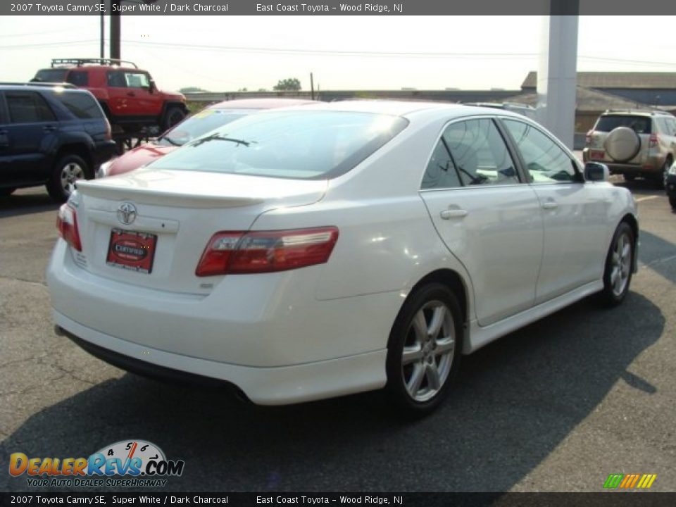 2007 Toyota Camry SE Super White / Dark Charcoal Photo #4