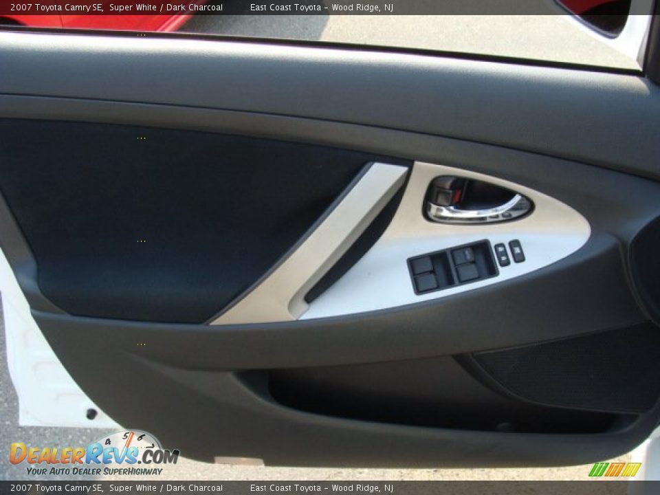2007 Toyota Camry SE Super White / Dark Charcoal Photo #6