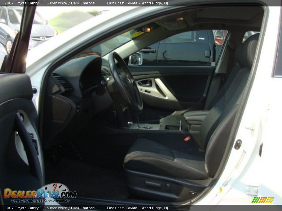 2007 Toyota Camry SE Super White / Dark Charcoal Photo #7