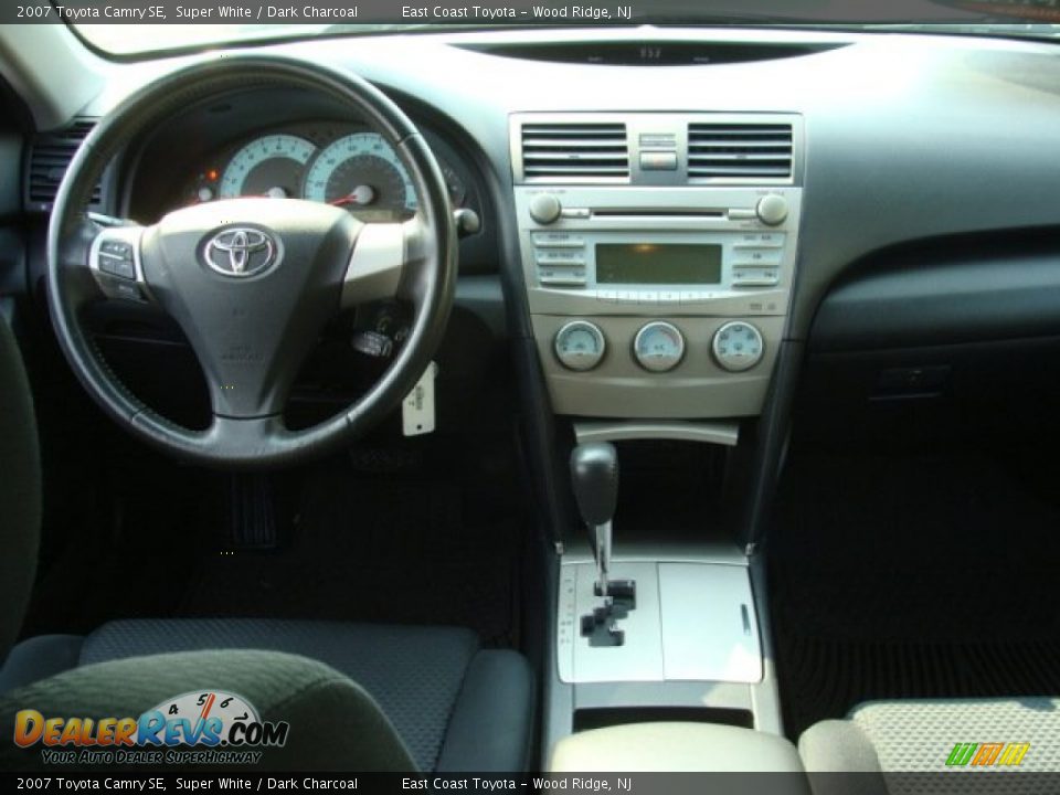 2007 Toyota Camry SE Super White / Dark Charcoal Photo #9