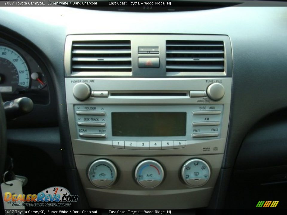 2007 Toyota Camry SE Super White / Dark Charcoal Photo #11