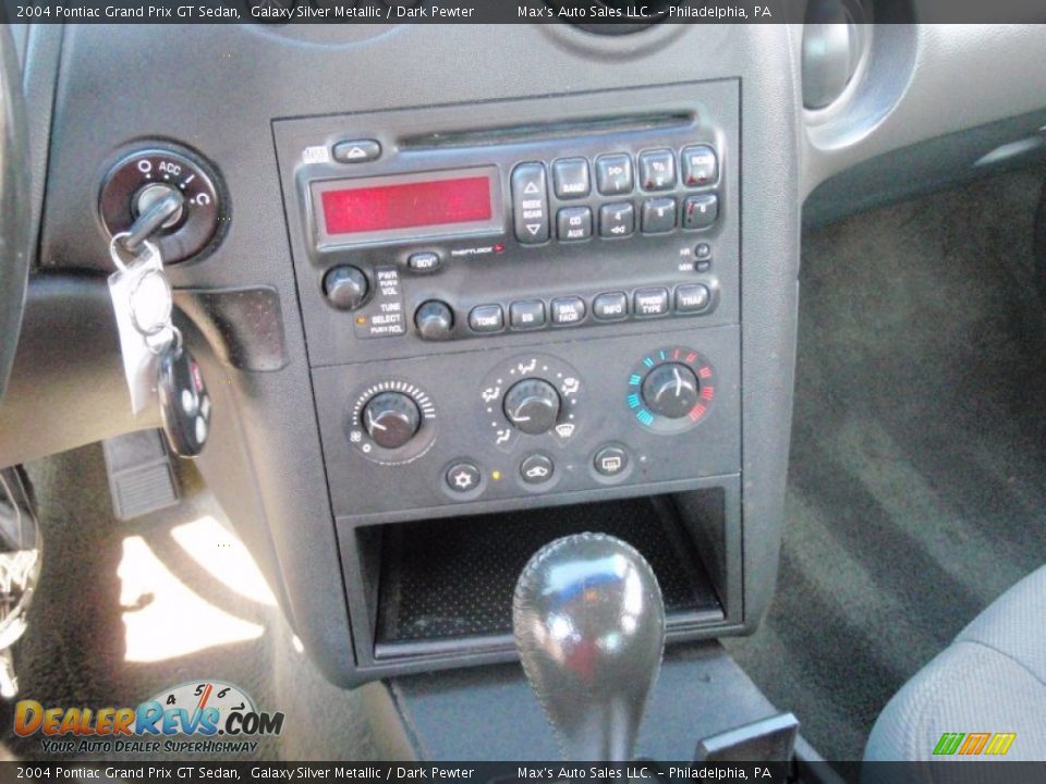 Controls of 2004 Pontiac Grand Prix GT Sedan Photo #9