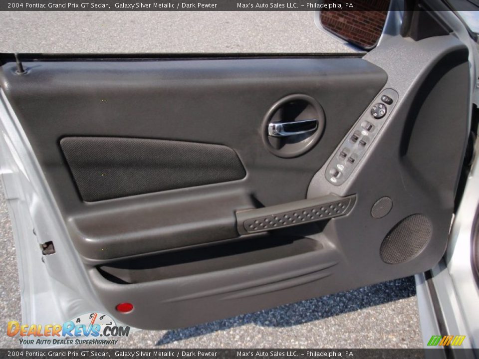 Door Panel of 2004 Pontiac Grand Prix GT Sedan Photo #20