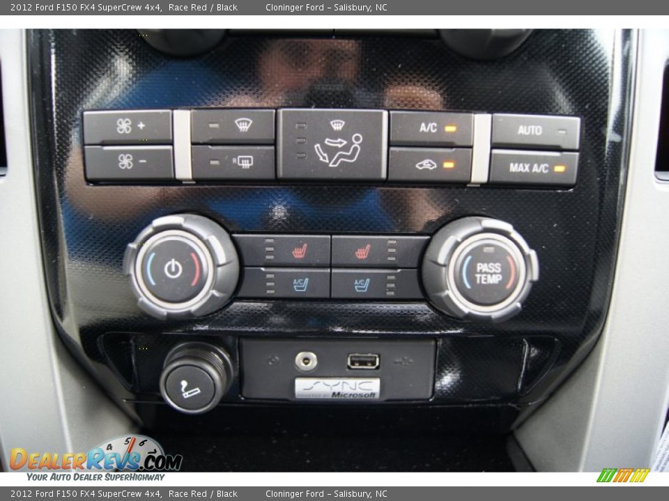 Controls of 2012 Ford F150 FX4 SuperCrew 4x4 Photo #35