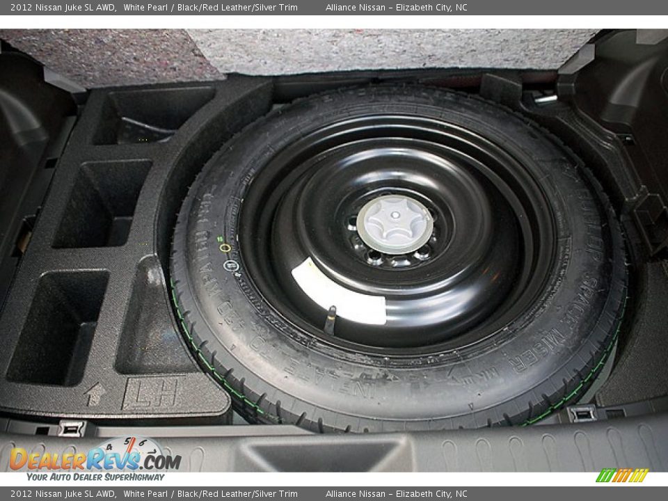 2012 Nissan Juke SL AWD White Pearl / Black/Red Leather/Silver Trim Photo #17
