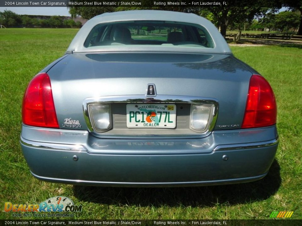 2004 Lincoln Town Car Signature Medium Steel Blue Metallic / Shale/Dove Photo #3