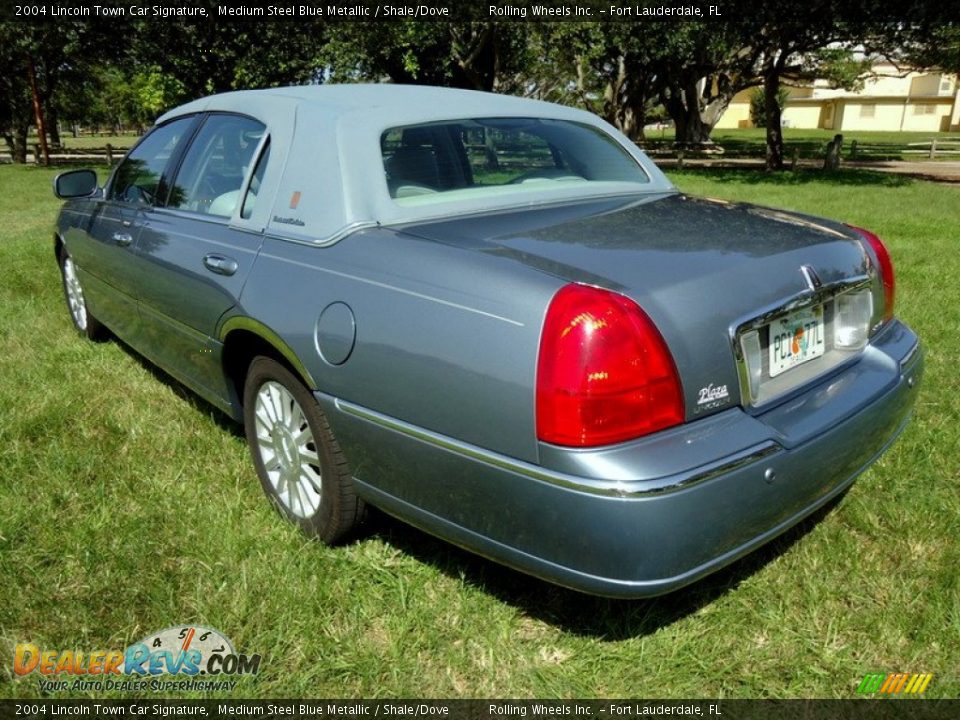 2004 Lincoln Town Car Signature Medium Steel Blue Metallic / Shale/Dove Photo #4