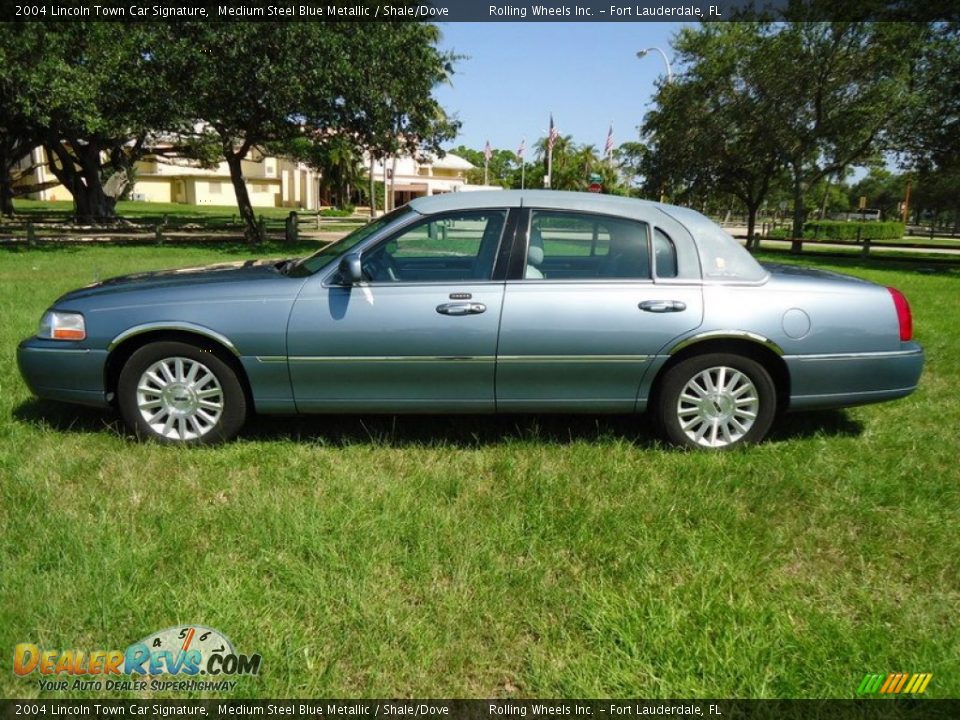 2004 Lincoln Town Car Signature Medium Steel Blue Metallic / Shale/Dove Photo #5