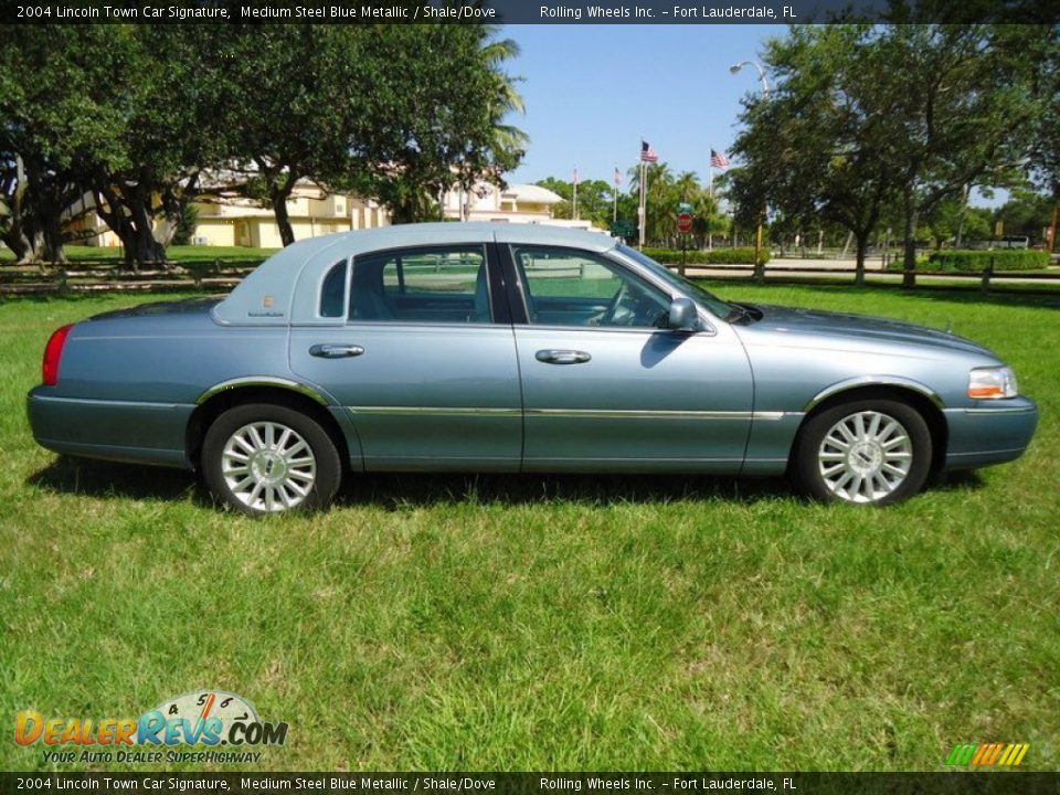 Medium Steel Blue Metallic 2004 Lincoln Town Car Signature Photo #6
