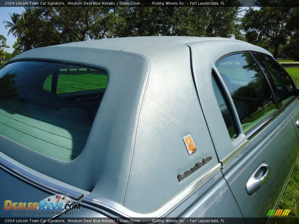 2004 Lincoln Town Car Signature Medium Steel Blue Metallic / Shale/Dove Photo #10