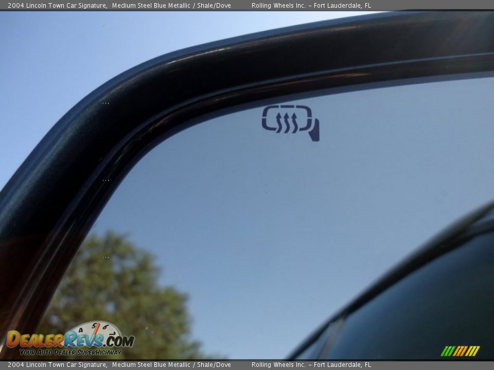 2004 Lincoln Town Car Signature Medium Steel Blue Metallic / Shale/Dove Photo #16