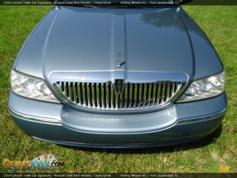 2004 Lincoln Town Car Signature Medium Steel Blue Metallic / Shale/Dove Photo #22