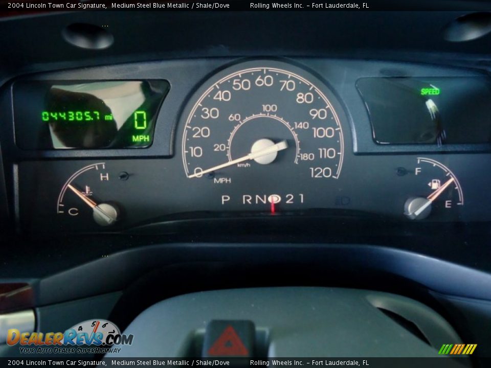 2004 Lincoln Town Car Signature Medium Steel Blue Metallic / Shale/Dove Photo #30