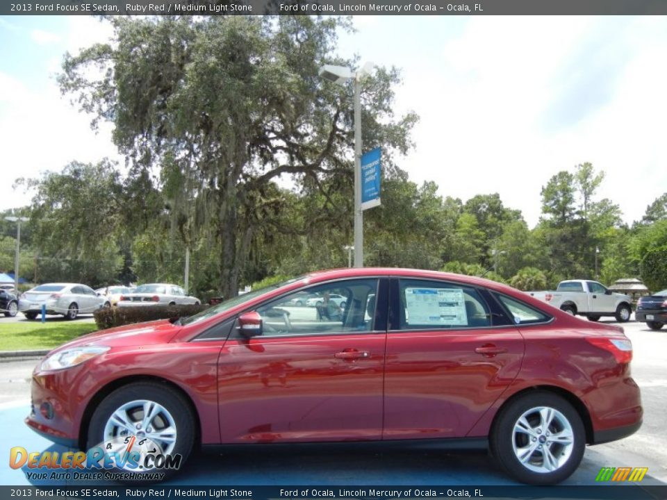 2013 Ford Focus SE Sedan Ruby Red / Medium Light Stone Photo #2