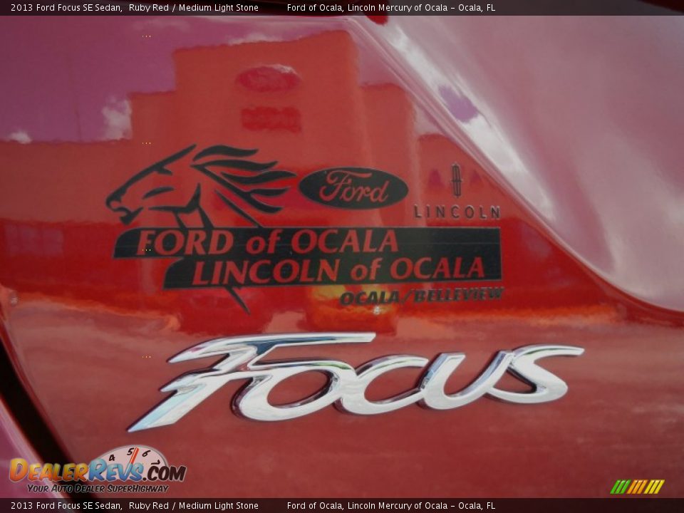 2013 Ford Focus SE Sedan Ruby Red / Medium Light Stone Photo #4
