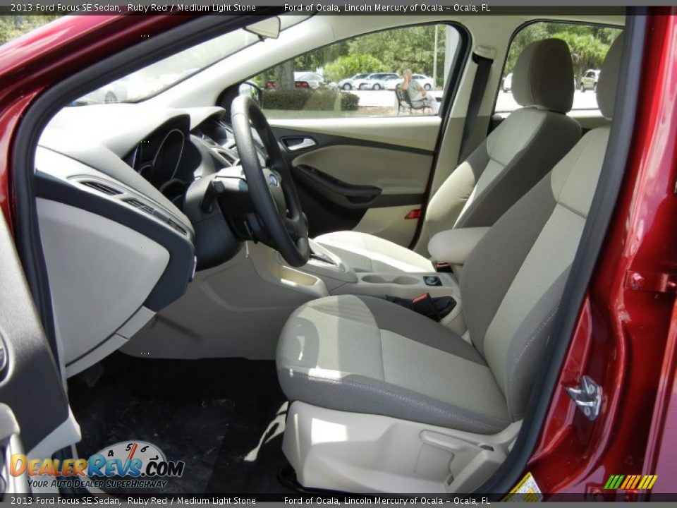 2013 Ford Focus SE Sedan Ruby Red / Medium Light Stone Photo #5