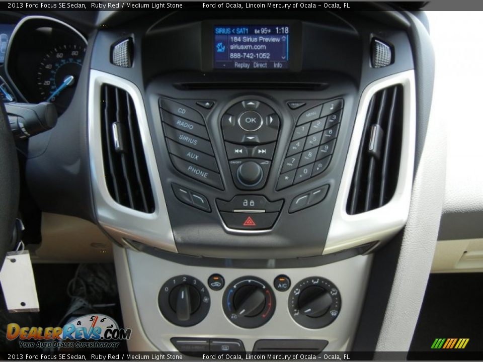2013 Ford Focus SE Sedan Ruby Red / Medium Light Stone Photo #9
