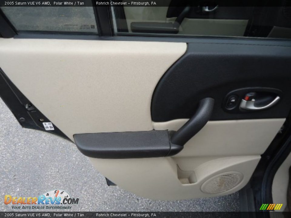 2005 Saturn VUE V6 AWD Polar White / Tan Photo #15