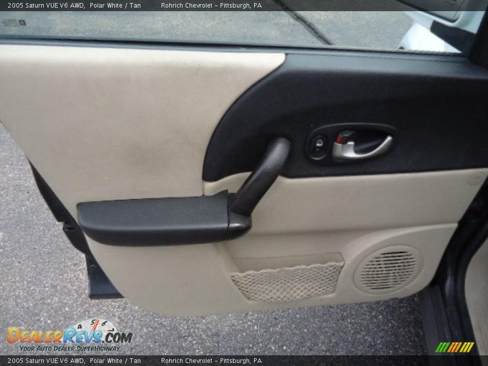 2005 Saturn VUE V6 AWD Polar White / Tan Photo #16