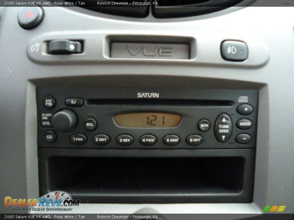 2005 Saturn VUE V6 AWD Polar White / Tan Photo #19