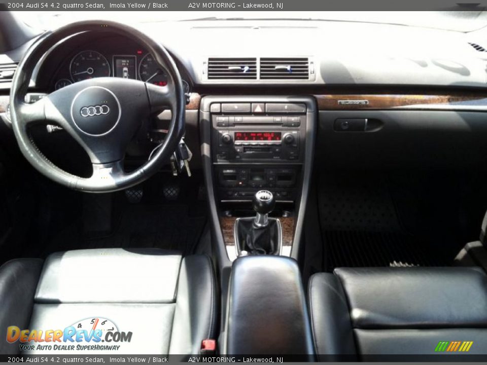 Dashboard of 2004 Audi S4 4.2 quattro Sedan Photo #27