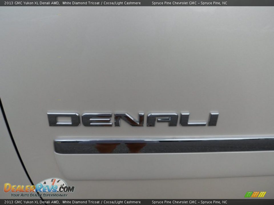2013 GMC Yukon XL Denali AWD White Diamond Tricoat / Cocoa/Light Cashmere Photo #11