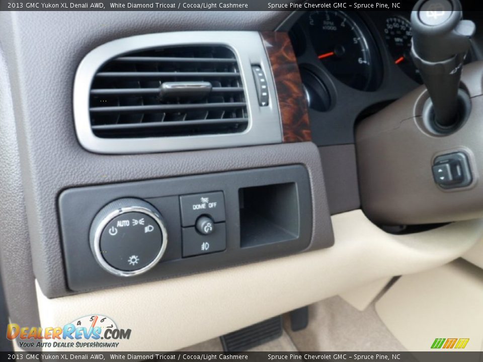 2013 GMC Yukon XL Denali AWD White Diamond Tricoat / Cocoa/Light Cashmere Photo #15