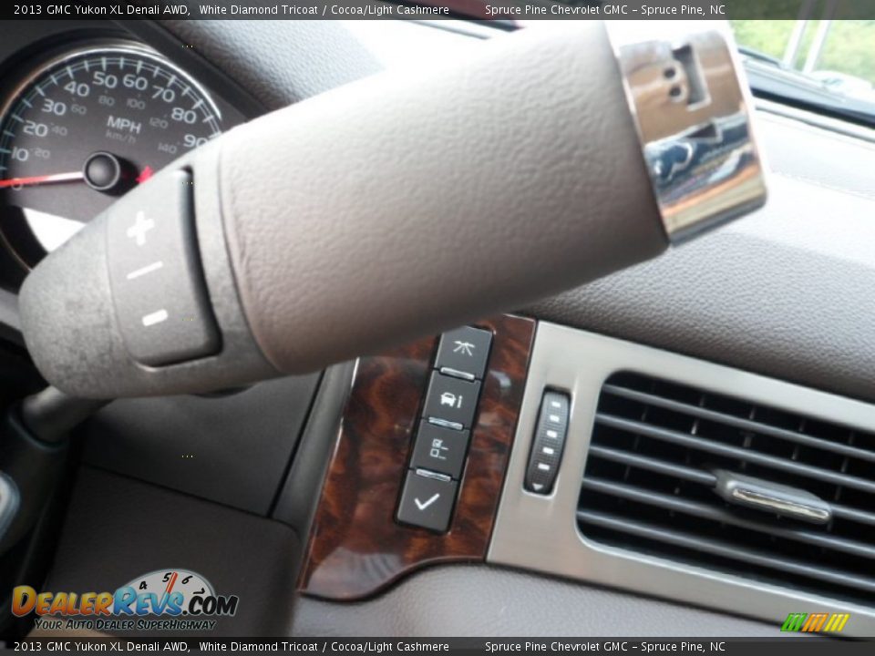 2013 GMC Yukon XL Denali AWD White Diamond Tricoat / Cocoa/Light Cashmere Photo #20