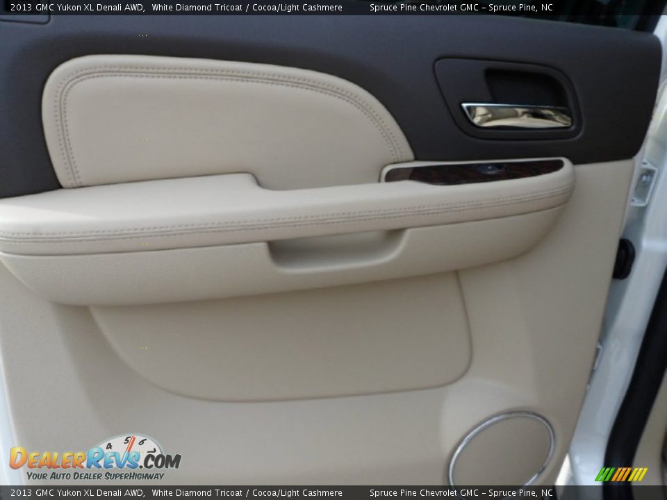 2013 GMC Yukon XL Denali AWD White Diamond Tricoat / Cocoa/Light Cashmere Photo #26