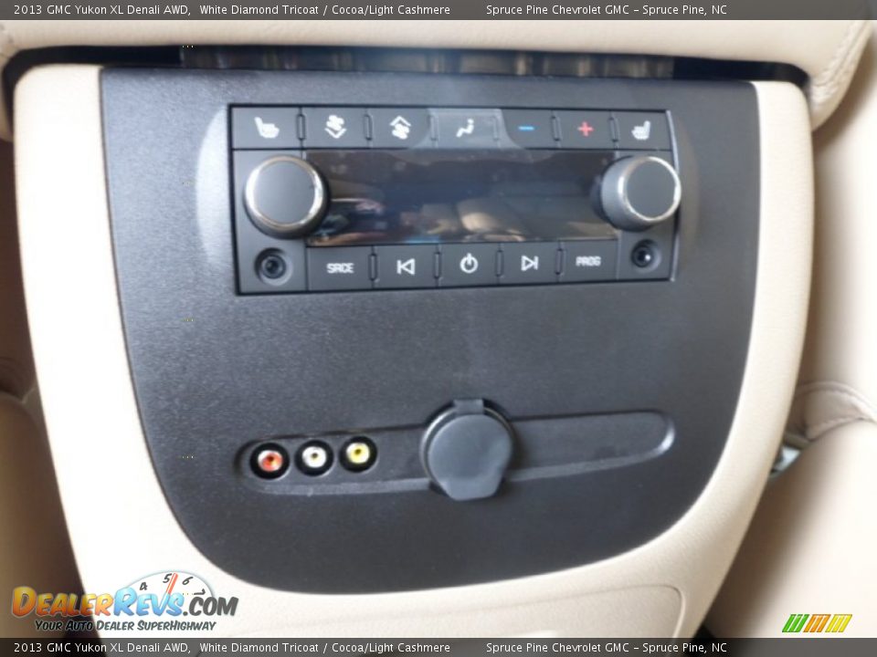 2013 GMC Yukon XL Denali AWD White Diamond Tricoat / Cocoa/Light Cashmere Photo #29