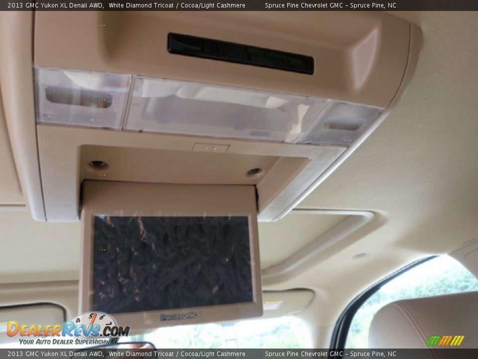 2013 GMC Yukon XL Denali AWD White Diamond Tricoat / Cocoa/Light Cashmere Photo #31