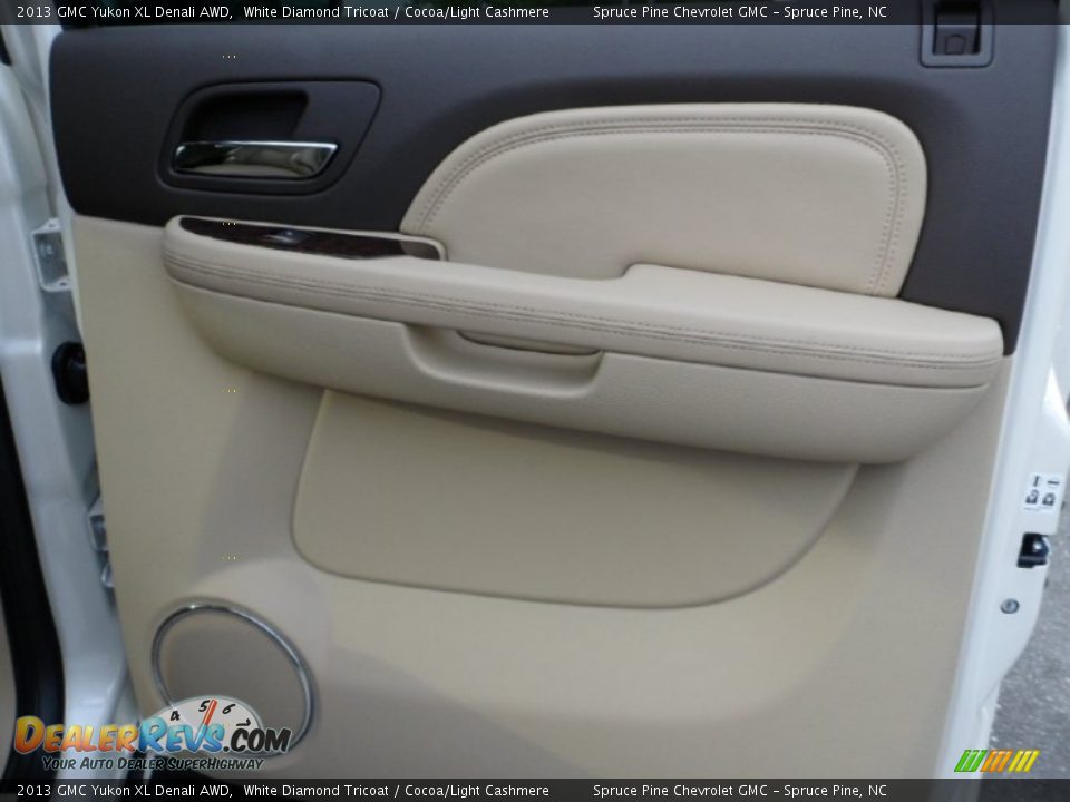 2013 GMC Yukon XL Denali AWD White Diamond Tricoat / Cocoa/Light Cashmere Photo #35