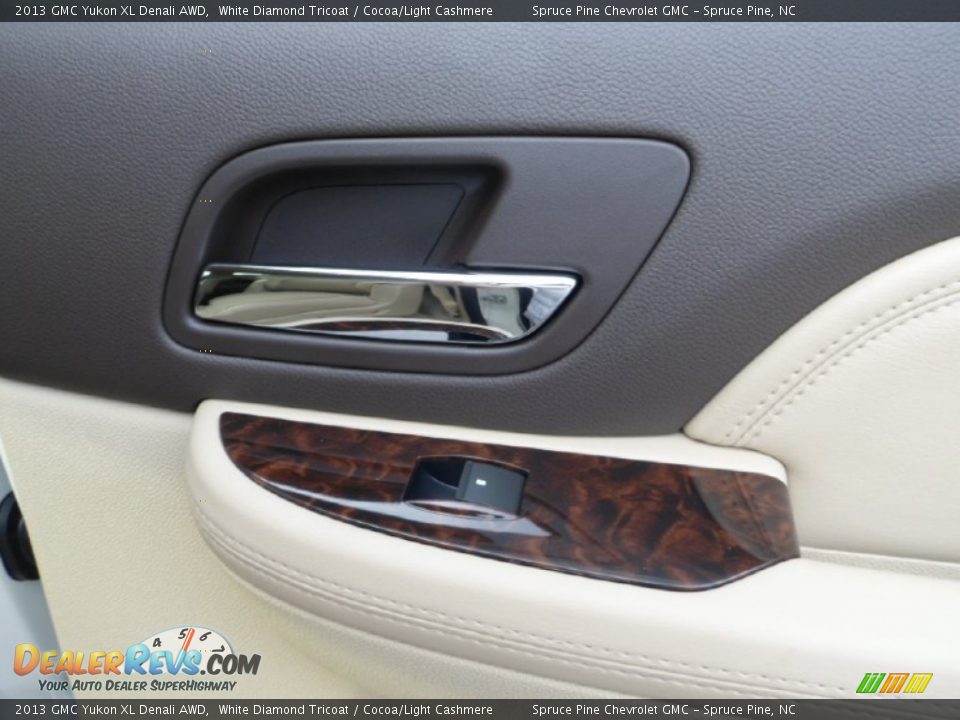 2013 GMC Yukon XL Denali AWD White Diamond Tricoat / Cocoa/Light Cashmere Photo #36
