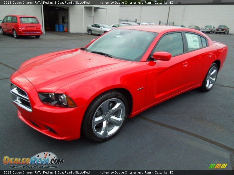 Front 3/4 View of 2013 Dodge Charger R/T Photo #2