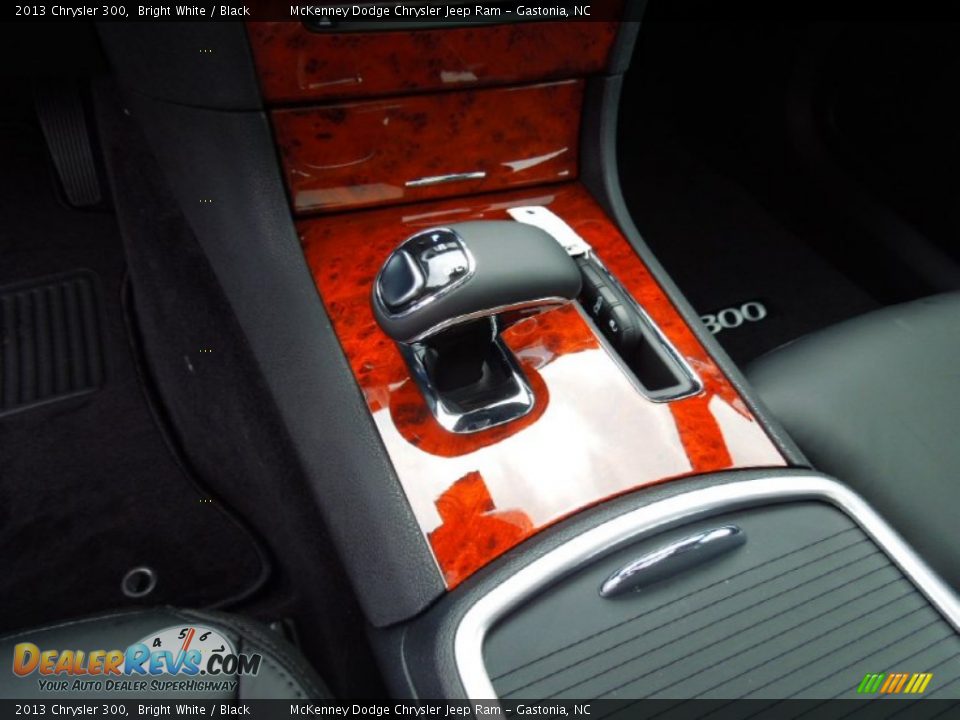 2013 Chrysler 300  Shifter Photo #12
