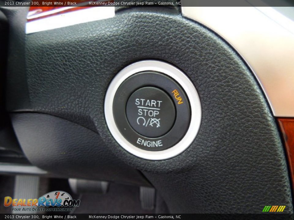 Controls of 2013 Chrysler 300  Photo #13
