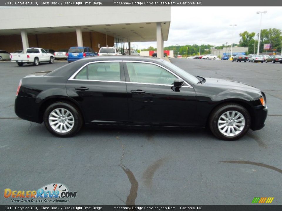 Gloss Black 2013 Chrysler 300  Photo #4