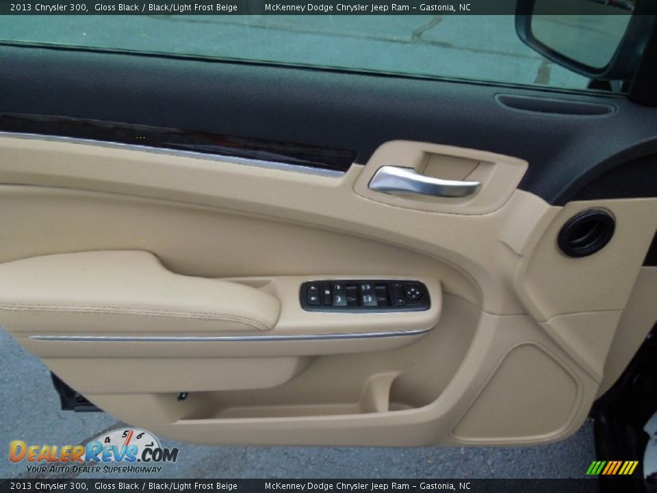 Door Panel of 2013 Chrysler 300  Photo #10