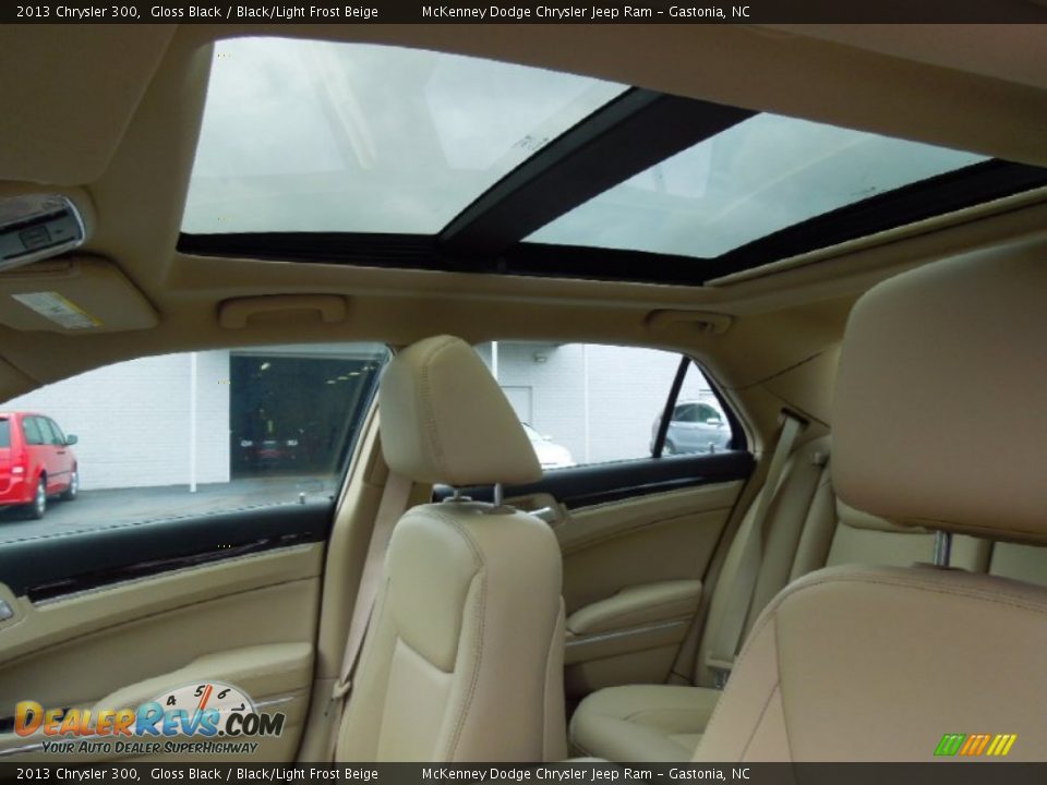 Sunroof of 2013 Chrysler 300  Photo #11