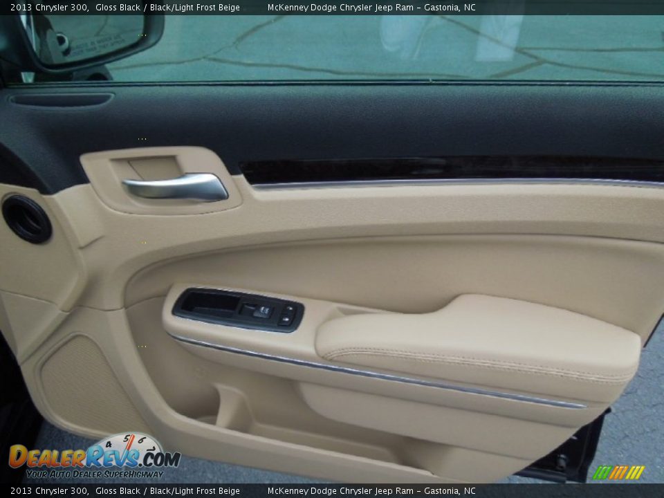 Door Panel of 2013 Chrysler 300  Photo #24