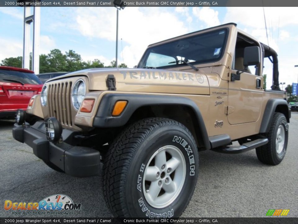 Front 3/4 View of 2000 Jeep Wrangler Sport 4x4 Photo #3