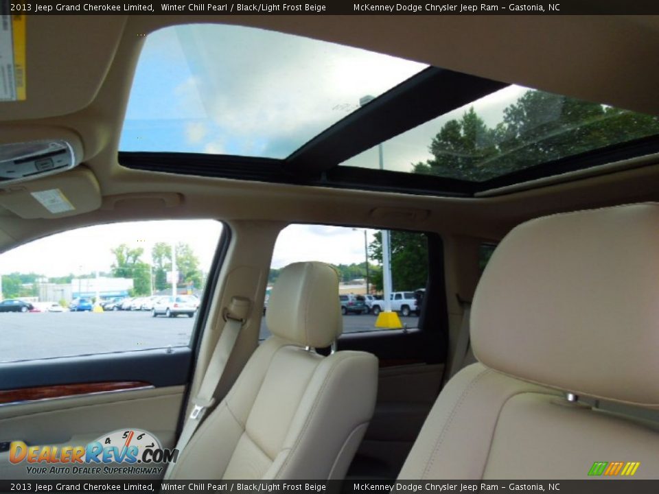 Sunroof of 2013 Jeep Grand Cherokee Limited Photo #11