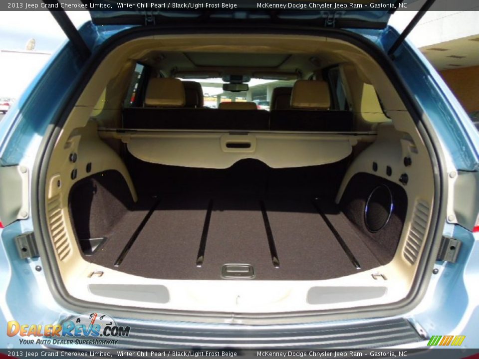 2013 Jeep Grand Cherokee Limited Trunk Photo #22