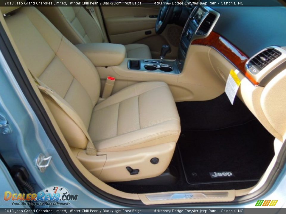 Front Seat of 2013 Jeep Grand Cherokee Limited Photo #24