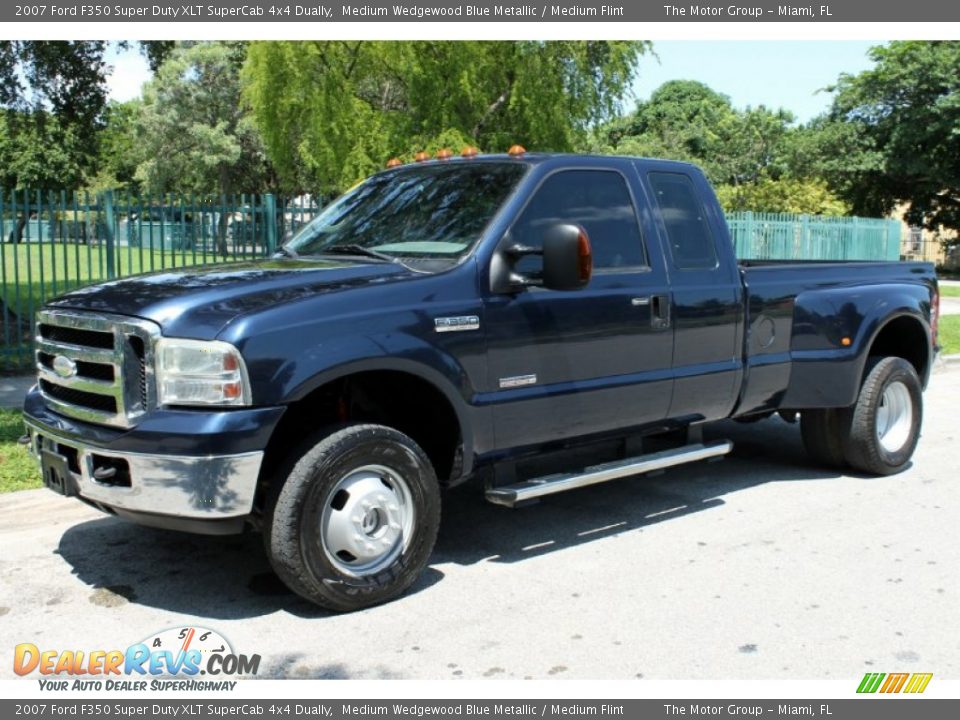 Front 3/4 View of 2007 Ford F350 Super Duty XLT SuperCab 4x4 Dually Photo #1